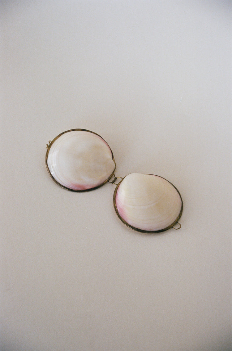Cream and Blush Shell Pill Box