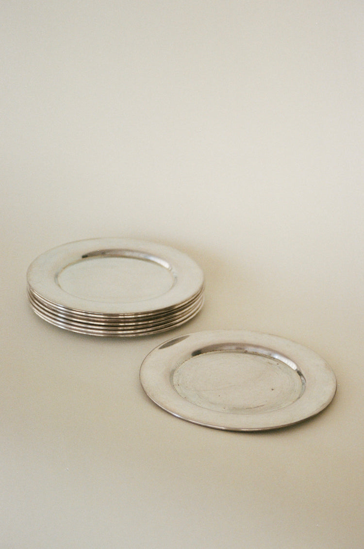 Set of 8 Vintage Oneida Silverplate Plates