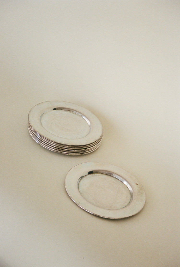 Set of 8 Vintage Oneida Silverplate Plates