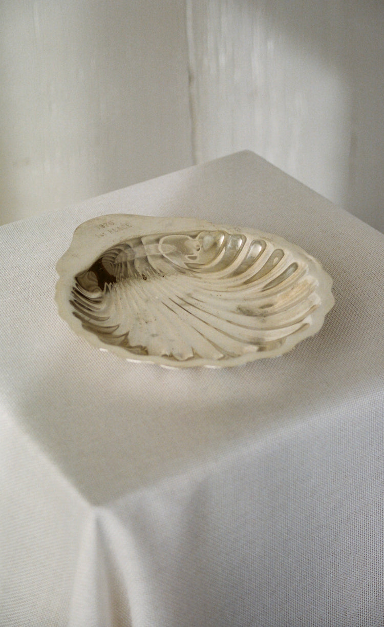 Vintage Oneida Silversmiths Silver-Plated Shell Dish