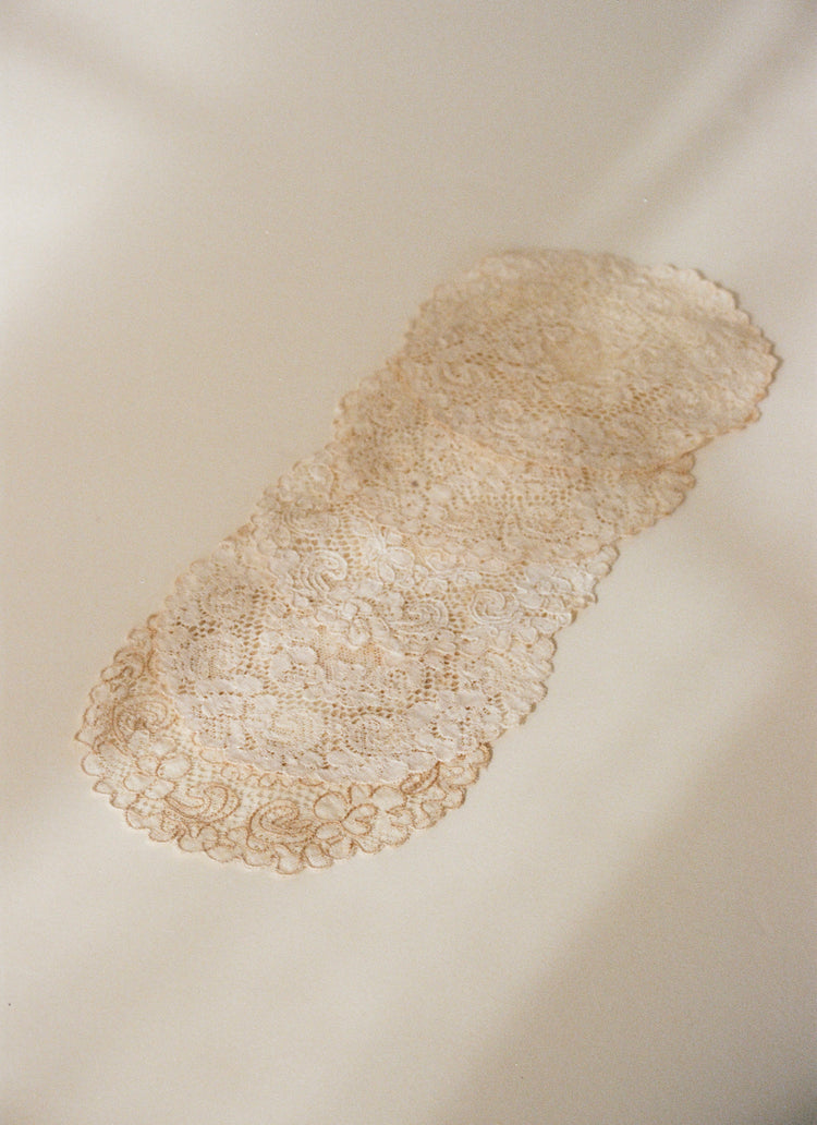 A Set of 5 Vintage Doilies