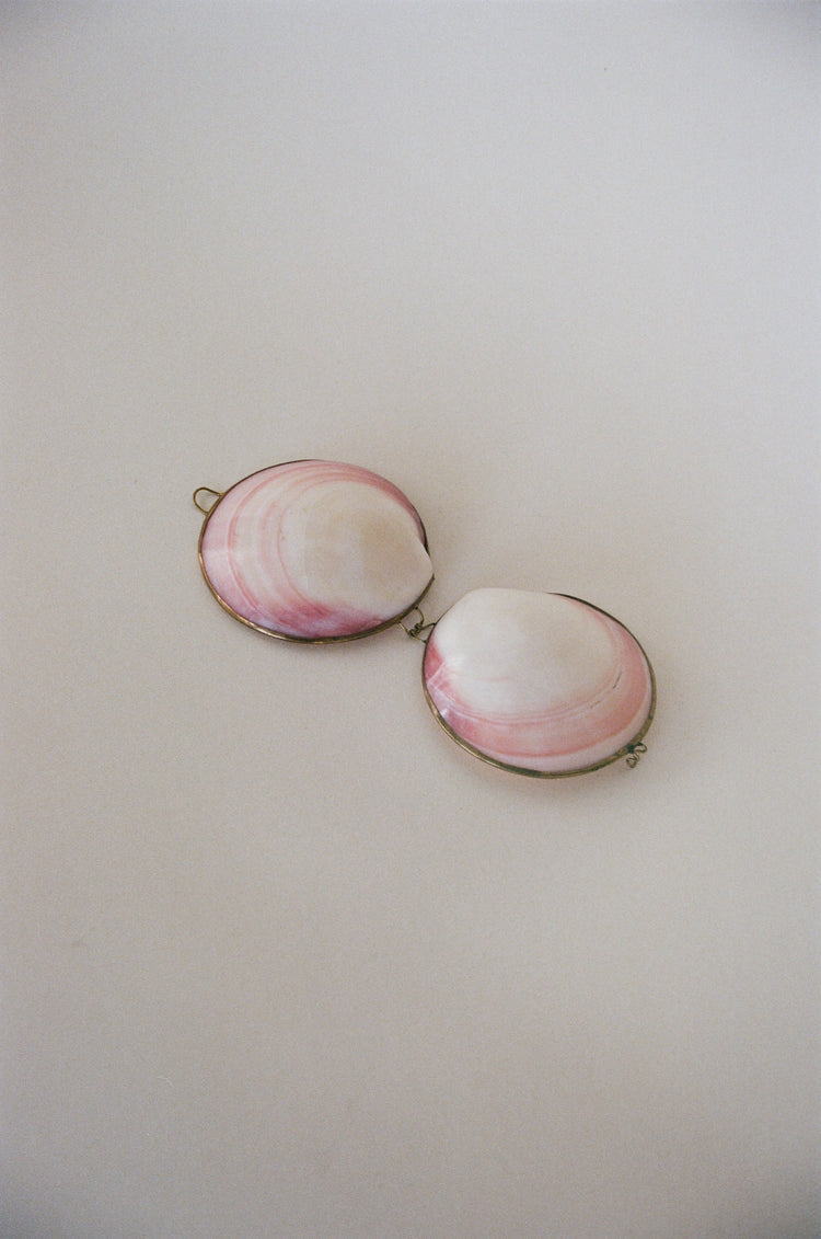 Blush Shell Pill Box