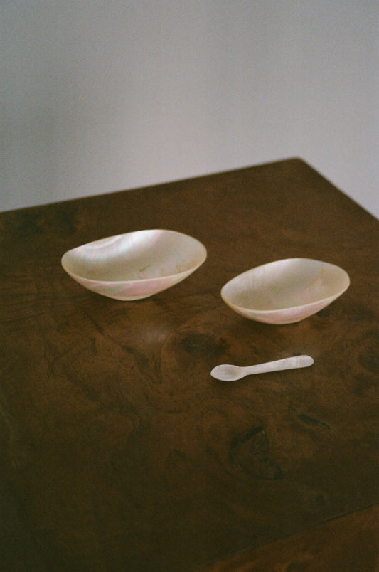 Petite Caviar Mother of Pearl Trays with Spoon